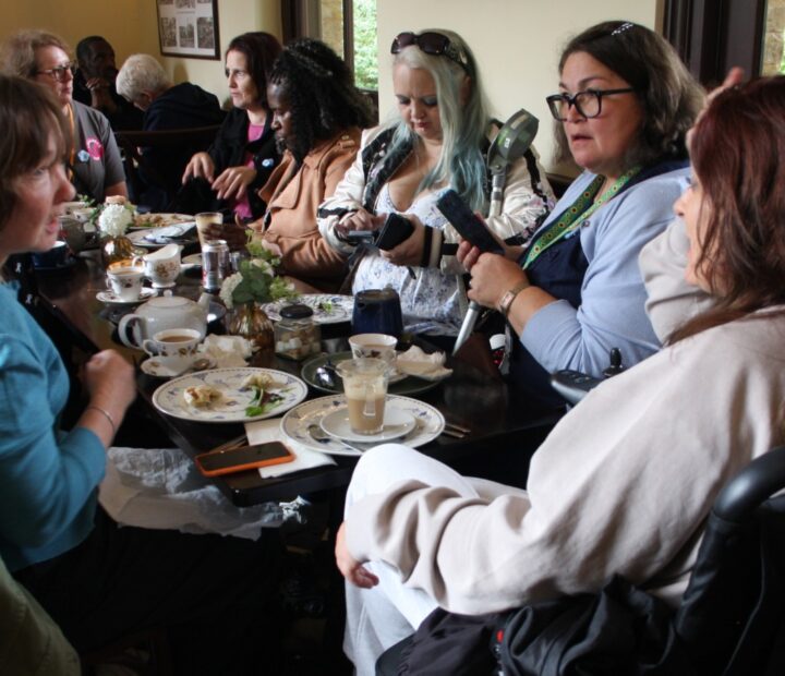 People at a cafe